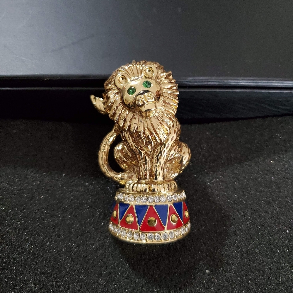 Circus Lion Brooch